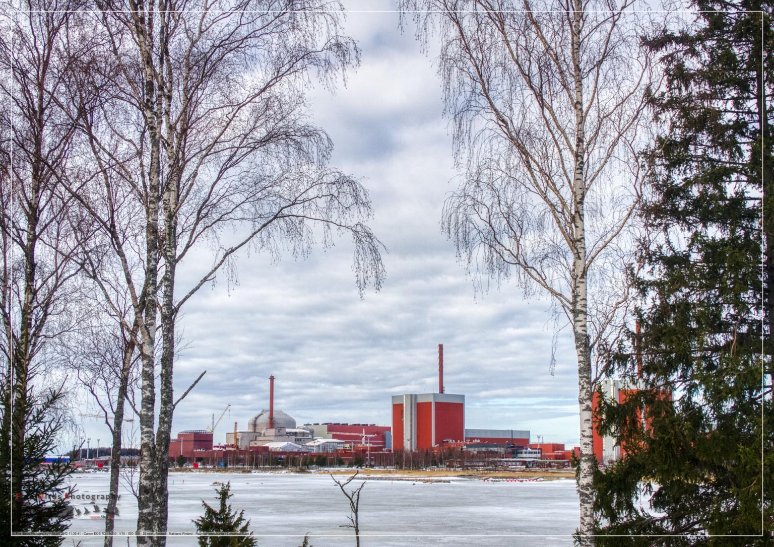 Image of the Finnish Olkiluoto 3 (left) and 1 (right) nuclear power plants